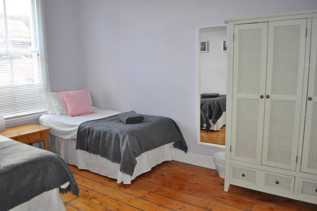 Beautiful Large Victorian Waterfront House *
